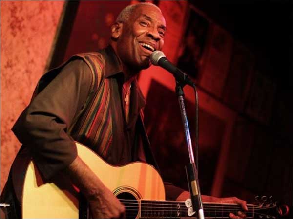 Singer-songwriter and storyteller Reggie Harris will join PVFS Song & Story Swap on June 4 over Zoom